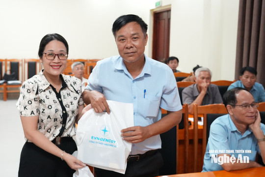 Công ty Thủy điện Bản Vẽ tổ chức tuyên truyền phòng, chống thiên tai cho người dân xã Tương Dương