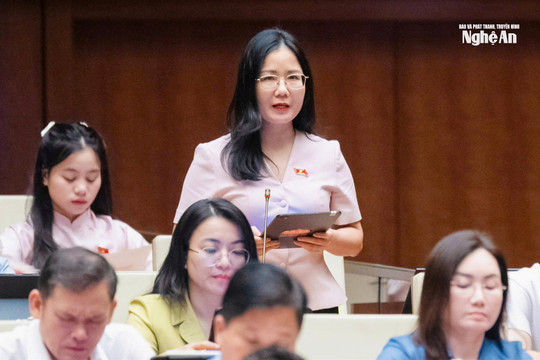 Đại biểu Nguyễn Thị Minh Tú đề nghị minh bạch cấp băng tần, giảm thủ tục, rõ cơ chế chia sẻ hạ tầng viễn thông