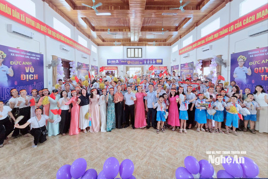 Trường Tiểu học Cầu Giát bùng nổ cảm xúc ăn mừng Quán quân English Challenge mùa 9