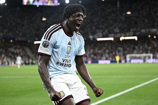 Tiền đạo 17 tuổi Brian Madjo xô đổ kỷ lục 30 năm tại Siêu cúp châu Âu trong màu áo Aston Villa