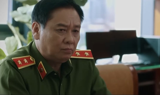 Phim Lửa trắng tập 17: Cục trưởng Quốc Đạt nghi ngờ nội gián, băng Hòa Công lục đục nội bộ