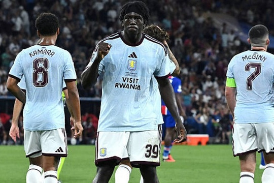 Thua PSG 1-2 ở Siêu cúp châu Âu, Aston Villa tìm thấy tia sáng từ thần đồng 17 tuổi Brian Madjo