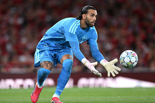 Thủ thành David Raya giúp Arsenal đánh bại Como 4-3 ở loạt sút luân lưu cân não tại Emirates
