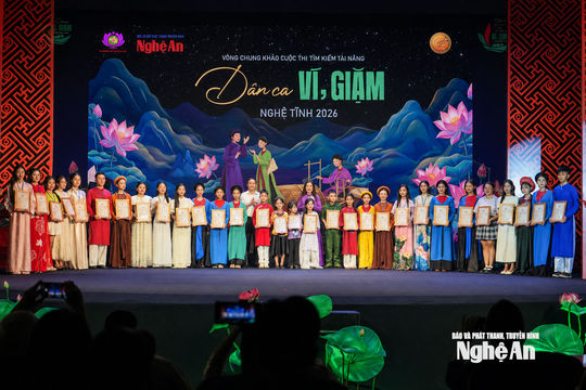 Sắc màu mới trên sân khấu ví, giặm đêm chung khảo thứ 3 “Tìm kiếm tài năng Dân ca ví, giặm Nghệ Tĩnh”
