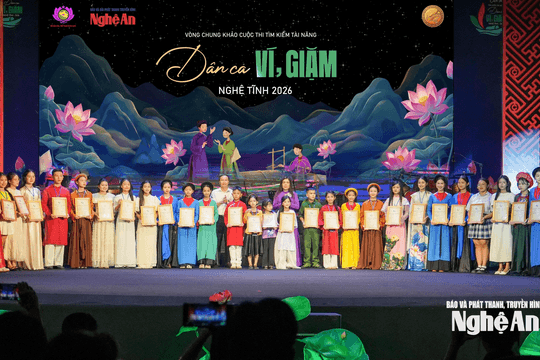 Sắc màu mới trên sân khấu ví, giặm đêm chung khảo thứ 3 “Tìm kiếm tài năng Dân ca ví, giặm Nghệ Tĩnh”