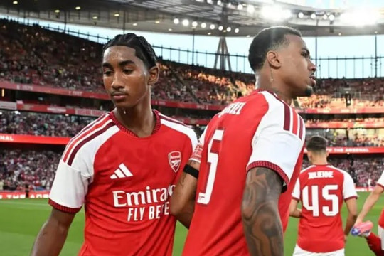 Arsenal tìm thấy phương án hoàn hảo thay thế William Saliba từ tài năng 16 tuổi lò Hale End