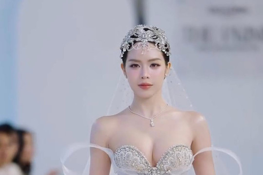 Hoa hậu Thanh Thủy gây chú ý khi diện váy cưới cùng tuyên bố chờ chú rể tương lai đầy hài hước
