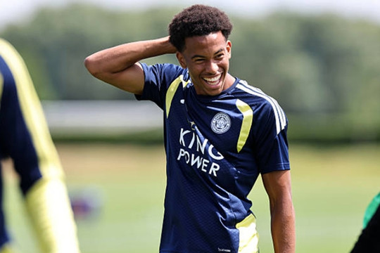 Manchester United nhắm chiêu mộ thần đồng Louis Page với giá 10 triệu bảng từ Leicester City