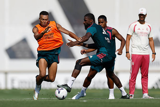 Danh sách 4 bom tấn tỷ bảng của Rio Ferdinand và thực tế phũ phàng tại Man United