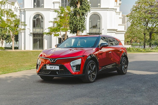 Đánh giá chi tiết VinFast VF 7: SUV điện C-SUV 349 mã lực và bảng giá lăn bánh tháng 8/2026