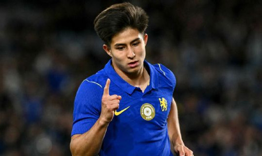 Chelsea chính thức ký hợp đồng dài hạn với Dastan Satpayev rồi lập tức cho Burnley mượn