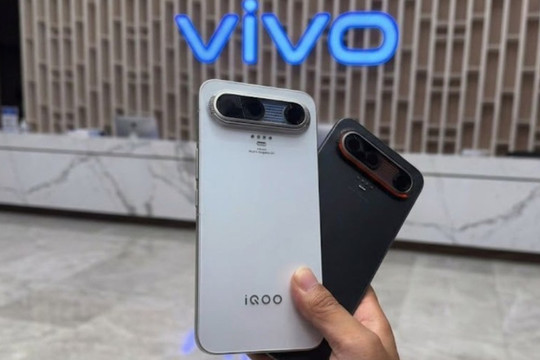 vivo trình làng mẫu điện thoại concept iQOO X với vi xử lý Snapdragon Gen 10 và pin 15.000mAh