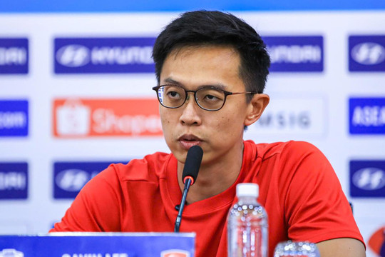 HLV Gavin Lee chỉ rõ sai lầm khiến Singapore thua Thái Lan 1-3 ở bán kết lượt đi ASEAN Cup