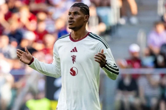 Marcus Rashford tái xuất ấn tượng giúp HLV Michael Carrick giải bài toán hàng công Man Utd