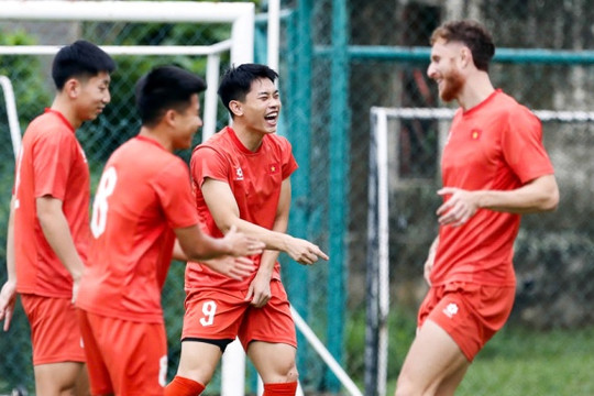 HLV Kim Sang-sik tính toán đội hình tuyển Việt Nam đấu Malaysia tại bán kết lượt đi ASEAN Cup 2026