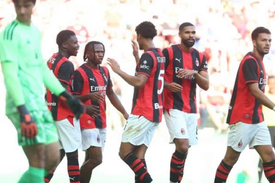 Manchester United thua AC Milan 2-4: Hàng thủ hời hợt và nỗi lo phạt đền của Bruno Fernandes