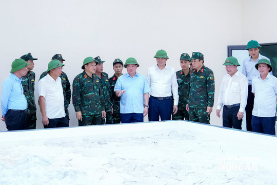 Bí thư Tỉnh ủy Nguyễn Khắc Thận kiểm tra công tác chuẩn bị diễn tập khu vực phòng thủ tỉnh