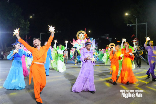 Carnival Nghệ An 2026 rực sắc màu trong đêm tổng duyệt