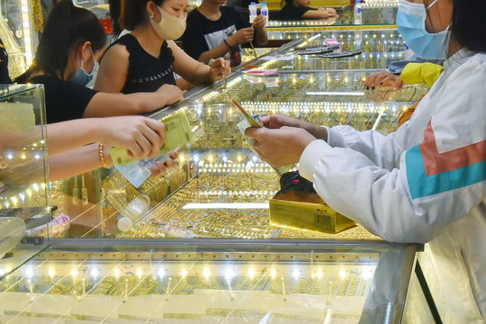 Giá vàng ngày mới 18/8/2026: Giá vàng SJC, nhẫn 9999 và giá vàng thế giới thứ Ba
