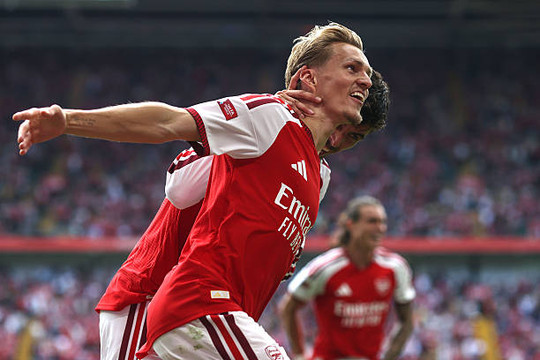 Arsenal đè bẹp Man City 3-0 tại Siêu cúp Anh 2026: Màn diễn thăng hoa của Odegaard và dàn tân binh