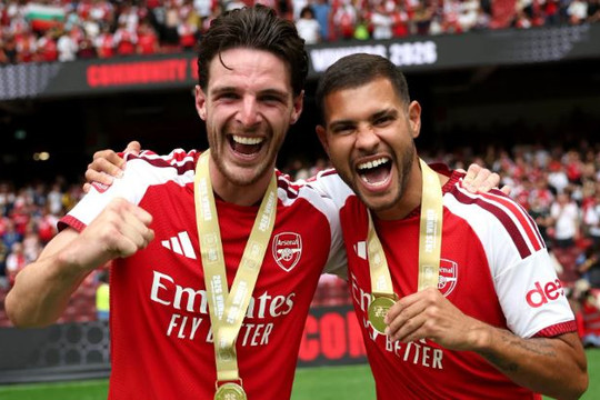 Hàng tiền vệ 350 triệu bảng giúp Arsenal áp đảo Man City trong trận Siêu cúp Anh tại Cardiff