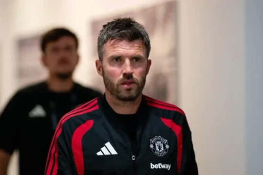 Lý do Manchester United quyết thắt lưng buộc bụng dù sở hữu 300 triệu bảng chuyển nhượng