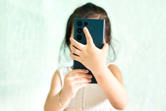 Instagram ra mắt cơ chế cảnh báo phụ huynh Việt Nam khi trẻ liên tục tìm kiếm nội dung tự hại