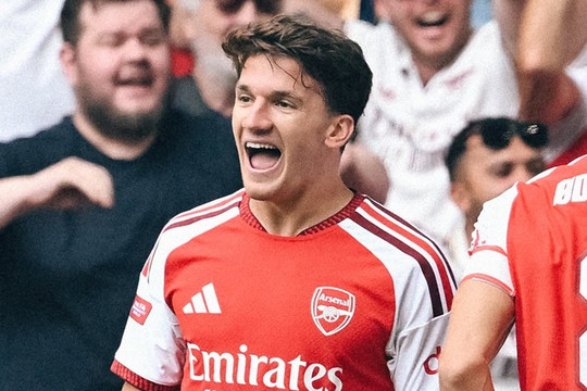 Tân binh Christos Tzolis tỏa sáng rực rỡ giúp Arsenal đánh bại Man City 3-0 ở Siêu cúp Anh