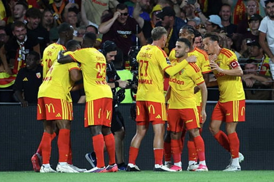Lens quật ngã PSG 1-0 ở Siêu cúp Pháp: Màn trình diễn quả cảm của Thauvin và đồng đội