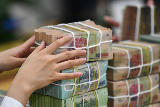 Lãi suất ngân hàng hôm nay 17/8/2026: VCBNeo giảm tới 0,8 điểm phần trăm kỳ hạn dài