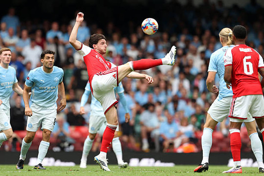 Thảm bại 0-3 trước Arsenal phơi bày lỗ hổng tuyến giữa Manchester City tại Siêu cúp Anh