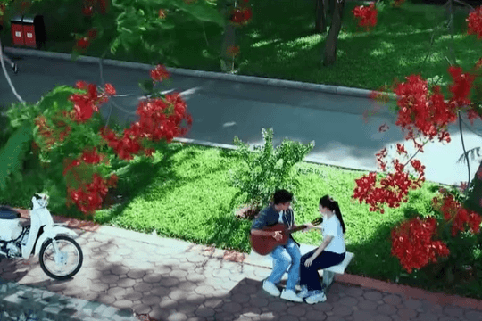 Phim Mùa hè năm ấy tập 5: Khánh bộc lộ tình cảm ngọt ngào với Phương qua bản nhạc ghi-ta