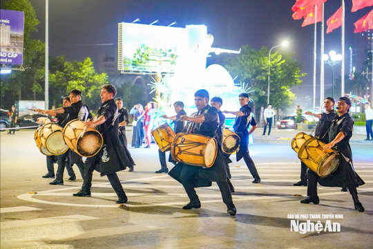 Chi tiết 10 điểm gửi xe miễn phí xem Lễ hội Carnival, bắn pháo hoa tại Nghệ An