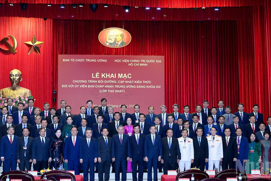 Khai mạc chương trình bồi dưỡng, cập nhật kiến thức đối với Ủy viên Trung ương Đảng khóa XIV