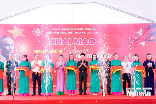 Khai mạc trưng bày chuyên đề "Rạng rỡ mùa Thu Độc lập"