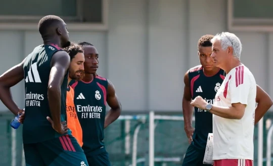 HLV Jose Mourinho tái thiết Real Madrid với sơ đồ 4-2-3-1 và bài toán kết hợp 6 tân binh