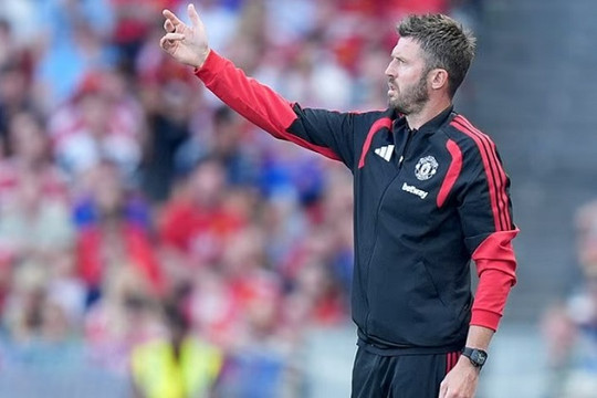 Manchester United chuẩn bị cho mùa giải mới: Dấu ấn tân binh và bài toán nhân sự của HLV Carrick.