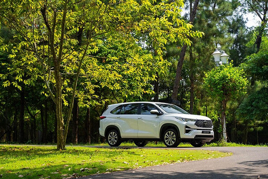 Đánh giá Toyota Innova Cross 2026: Nâng cấp toàn diện với động cơ hybrid và nền tảng TNGA
