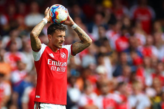 Arsenal sẵn sàng chuyển nhượng Ben White sang Everton nếu hoàn tất chiêu mộ Ezri Konsa