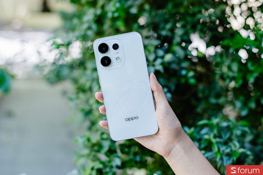 Điện thoại OPPO Reno 18 rò rỉ cảm biến camera selfie vuông 1:1 độ phân giải 68MP