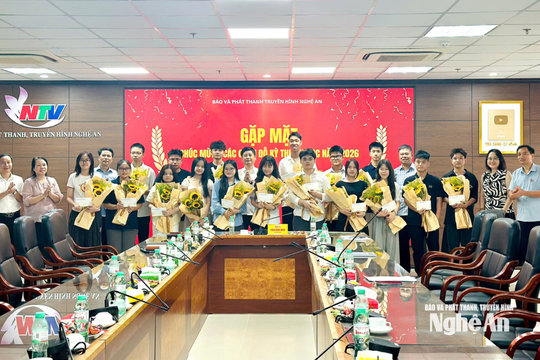 Báo và phát thanh, truyền hình Nghệ An gặp mặt, chúc mừng con em đạt thành tích xuất sắc trong kỳ tuyển sinh đại học năm 2026