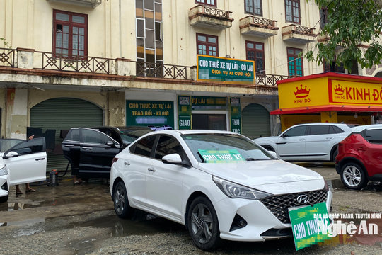 Thị trường thuê xe tự lái khá sôi động, xe điện đắt khách dịp 2/9
