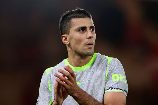 Joe Cole khuyên Man City chiêu mộ Enzo Fernandez thay thế vị trí Rodri để lại nơi tuyến giữa