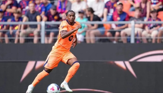 MU quyết chiêu mộ Alejandro Balde nhưng sản phẩm La Masia công khai từ chối đến Old Trafford