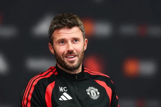 HLV Michael Carrick phản bác nhận định Man Utd có lịch thi đấu dễ dàng tại Ngoại hạng Anh