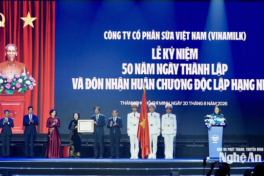Vinamilk tròn 50 năm thành lập, đón nhận Huân chương Độc lập hạng Nhất