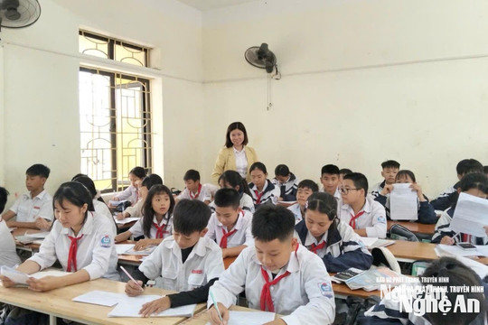 [Infographic] Giáo viên nghỉ tinh giản biên chế sau khi sắp xếp, sáp nhập trường học được nhận những chế độ nào?