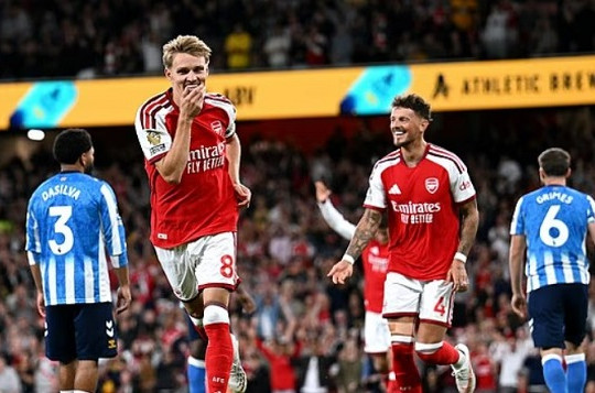 Arsenal thị uy sức mạnh với chiến thắng 3-0 trước Coventry ngày ra quân Ngoại hạng Anh