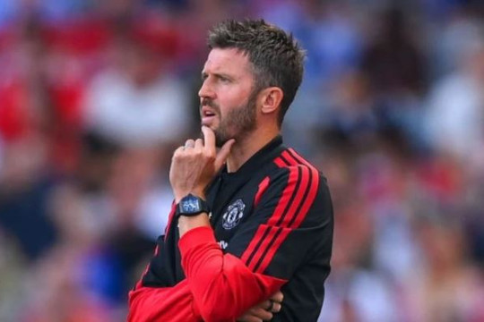 HLV Michael Carrick tự tin về kế hoạch mua sắm hiệu quả của Manchester United hè 2026