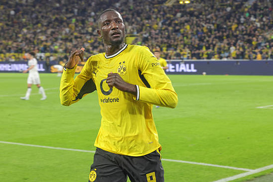 Barcelona liên hệ Borussia Dortmund để chiêu mộ chân sút hàng đầu Serhou Guirassy